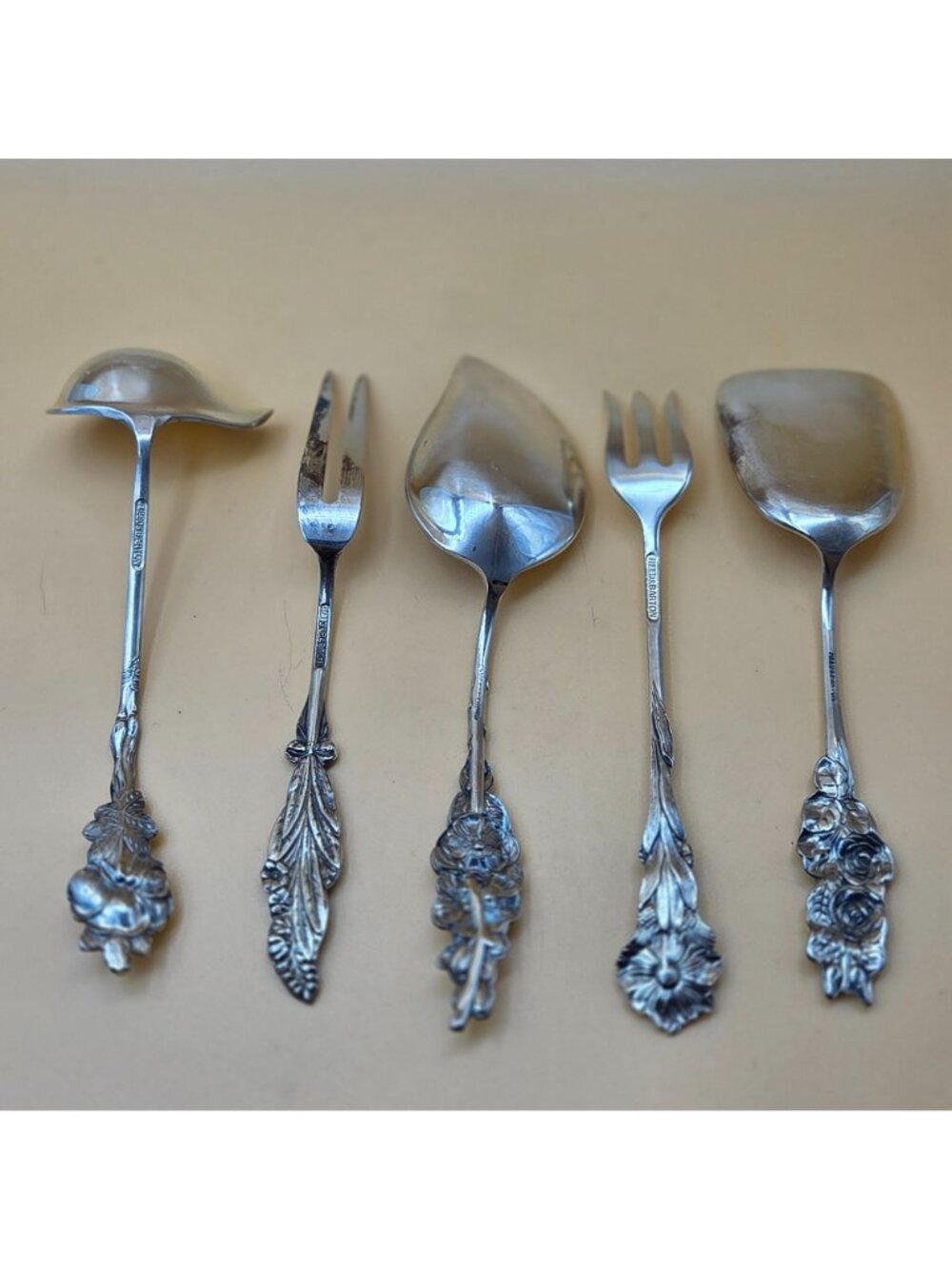 Reed & Barton Harlequin Silver Plate Floral Serving Utensils 5 Piece Set - Picture 2 of 16